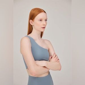 GF COLLECTIVE BIANCA ONE-SHOULDER SPORTS BRA - Dew / Blue